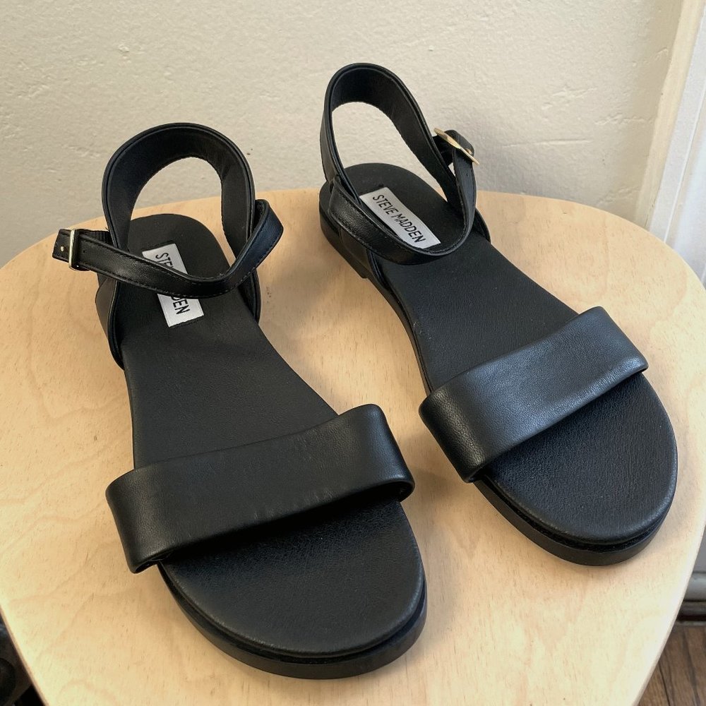 Steve Madden black sandals